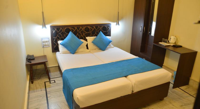 Hotel Divya Váránaszi Kültér fotó