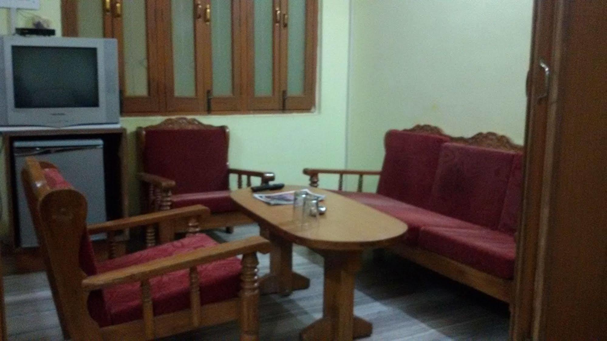 Hotel Divya Váránaszi Kültér fotó